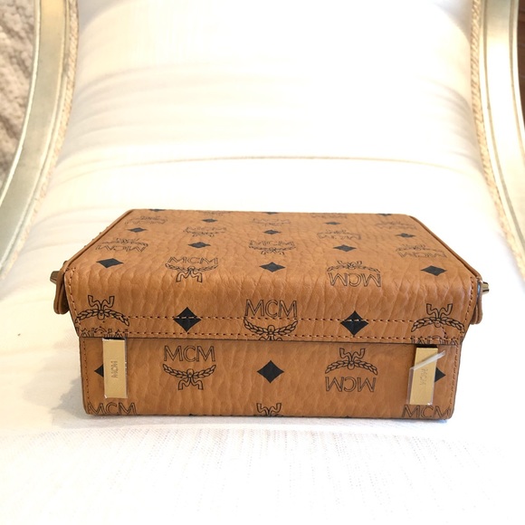 🎉2X HP🎉PRICE⬇️MCM Visetos Studded Berlin Box Bag - Picture 13 of 16